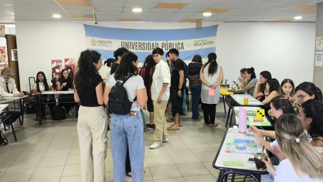 imagen Estudiantes de diferentes carreras de la Facultad de Educación expusieron juegos de mesa para el ámbito educativo