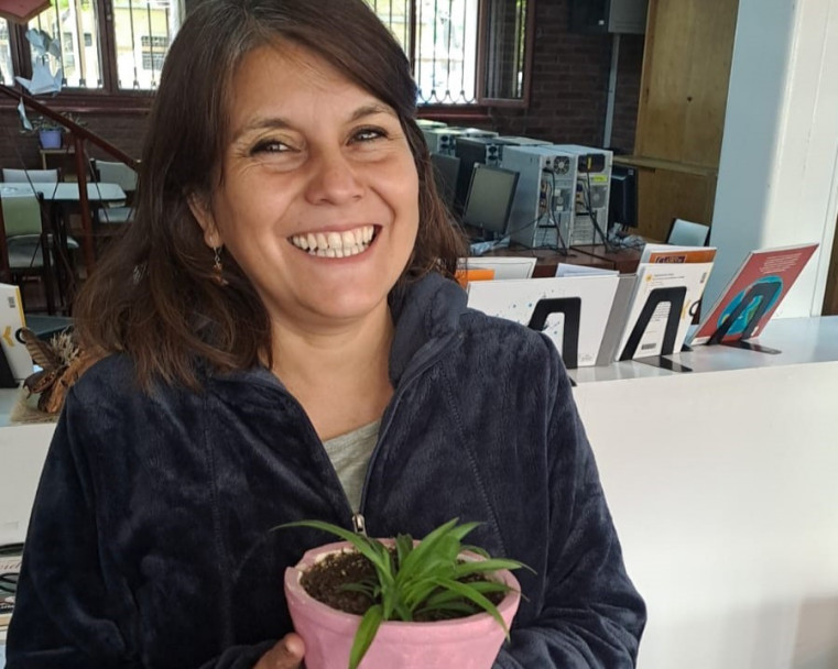 imagen Nombraron "Bajo el árbol de los cuentos" el nuevo rincón infantil de la Biblioteca de Educación