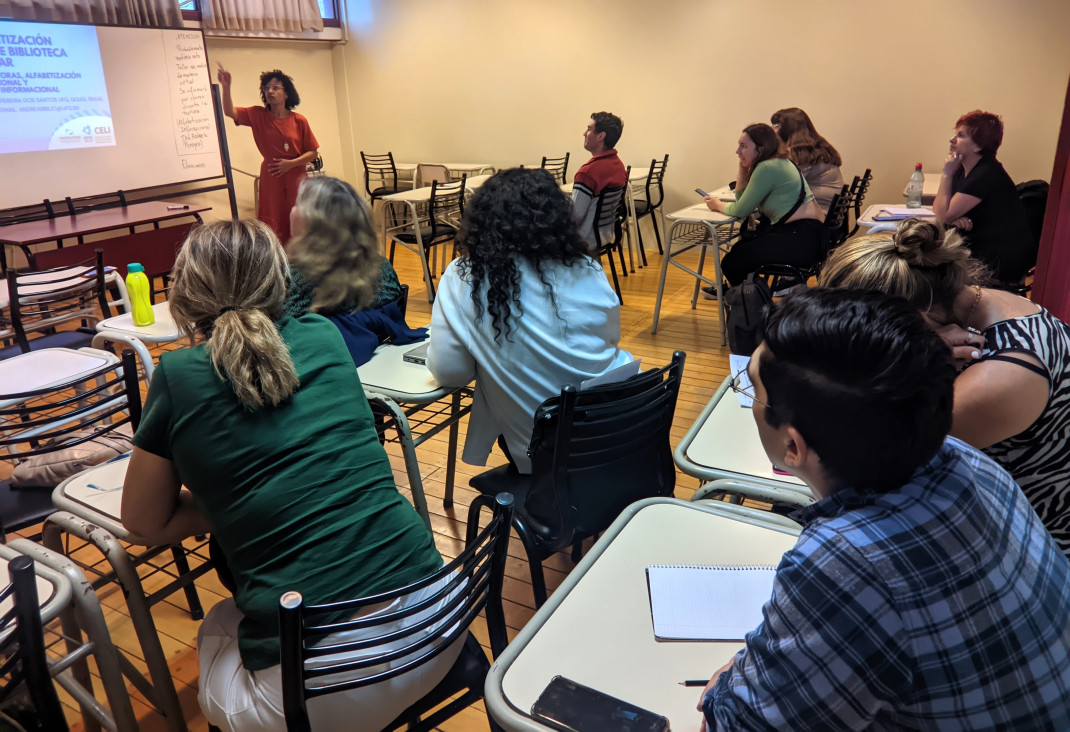 imagen Docente de Brasil capacitó en alfabetización informacional y bibliotecas escolares