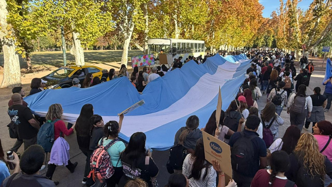imagen La Facultad de Educación marchó por el financiamiento de las universidades públicas