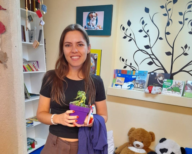 imagen Nombraron "Bajo el árbol de los cuentos" el nuevo rincón infantil de la Biblioteca de Educación
