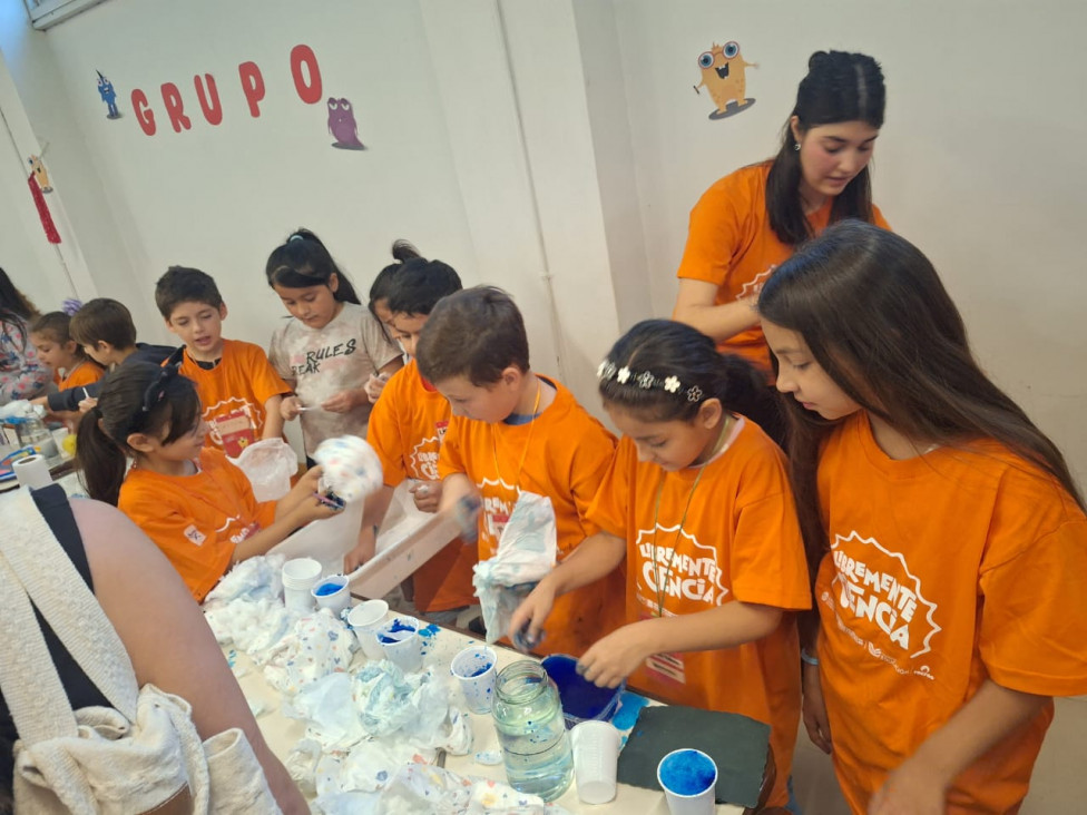 imagen Estudiantes fortalecieron el espíritu científico a través de talleres en la UNCuyo