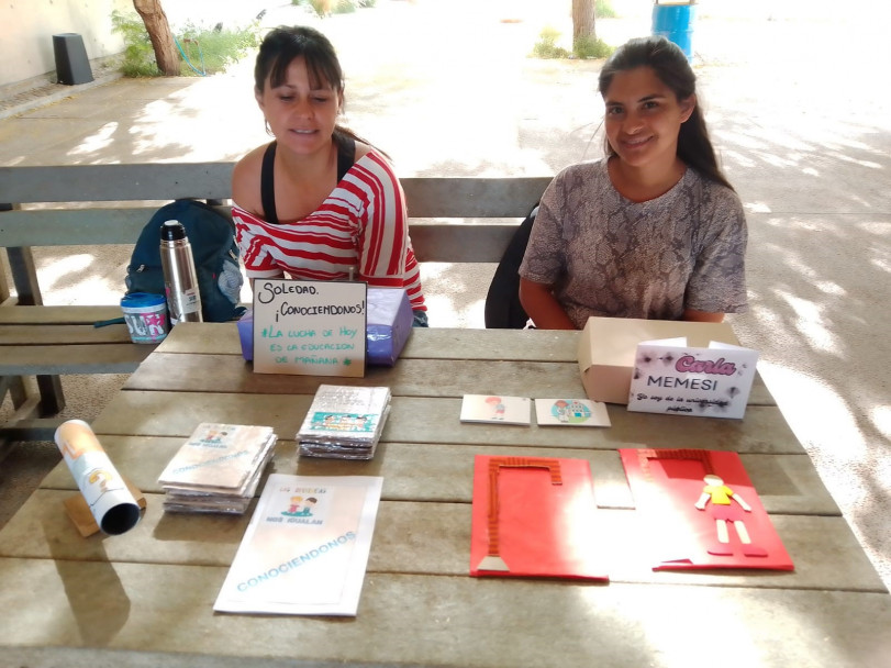 imagen Estudiantes de la Facultad de Educación presentaron juegos de mesa educativos en clase pública