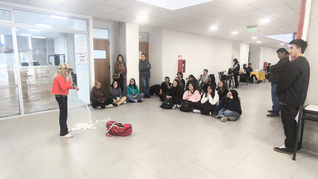 imagen Juegos, cultura y grandes premios: así fue el homenaje de la Facultad de Educación a sus estudiantes