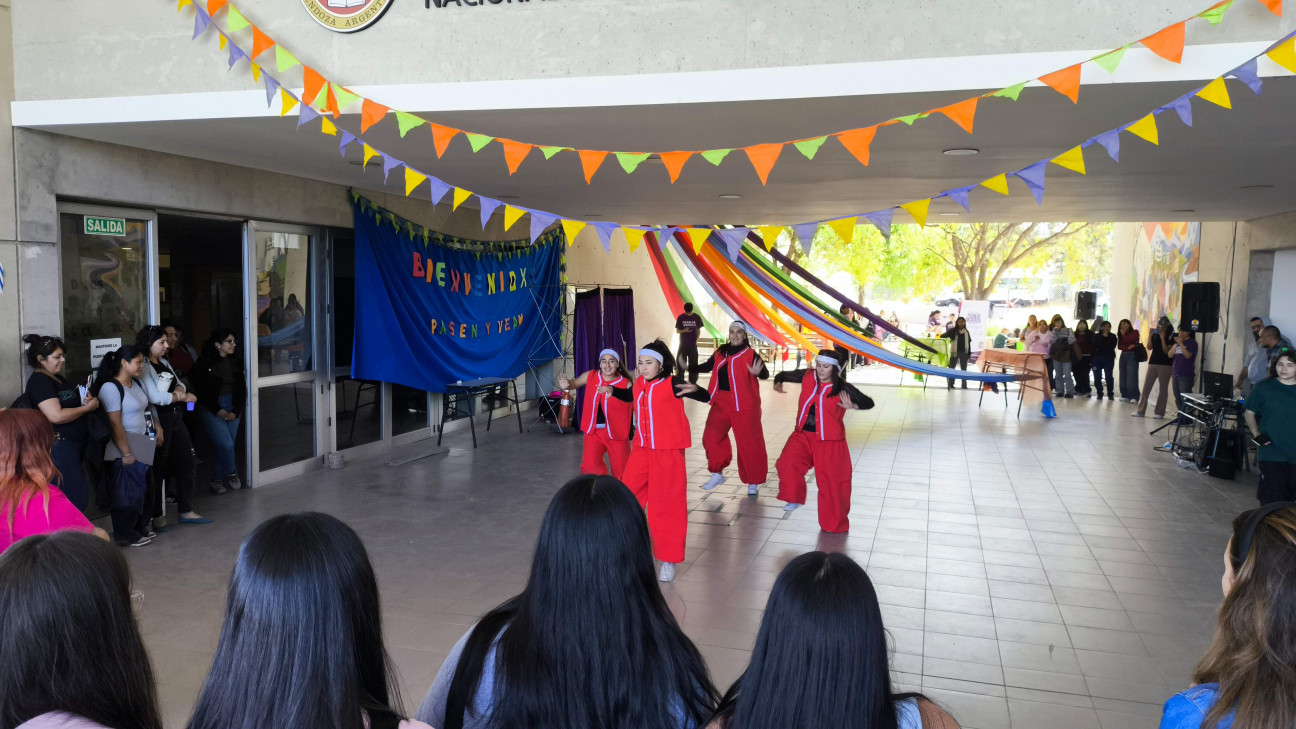 imagen Juegos, cultura y grandes premios: así fue el homenaje de la Facultad de Educación a sus estudiantes