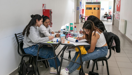 imagen Inscriben a tutoría de Lengua de Señas 