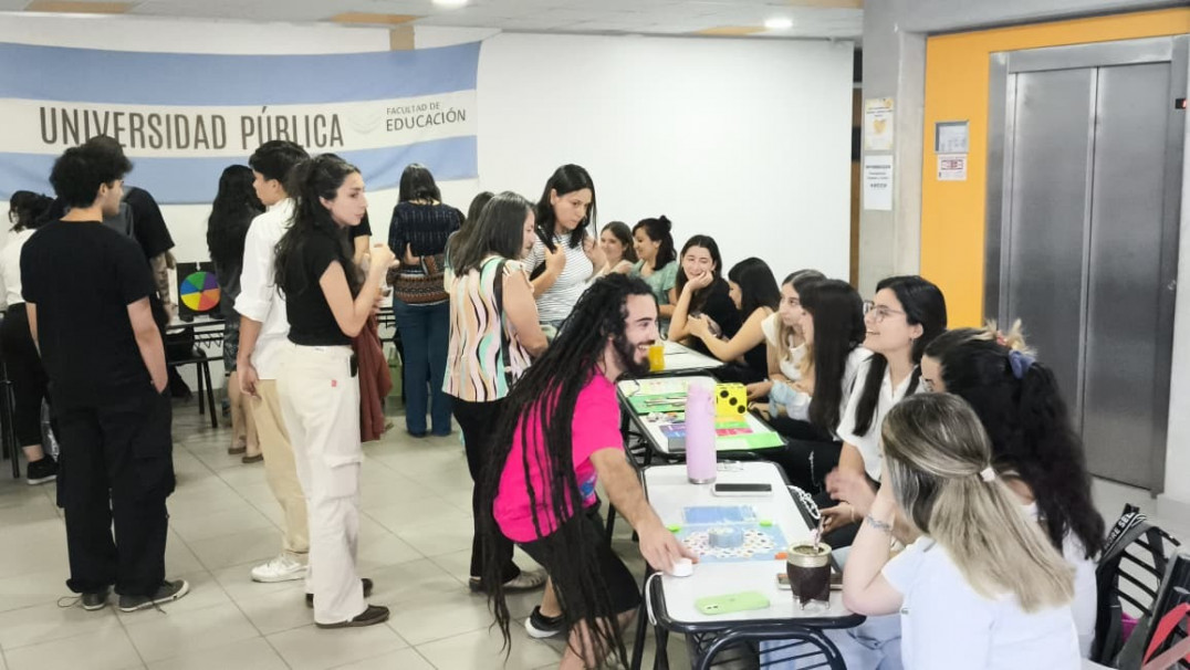 imagen Estudiantes de diferentes carreras de la Facultad de Educación expusieron juegos de mesa para el ámbito educativo