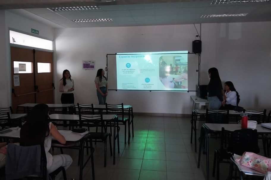 imagen Cuando la oralidad se convierte en conocimiento: estudiantes de "Lectura y Escritura en la Universidad" mostraron sus presentaciones académicas innovadoras