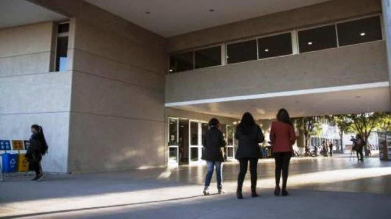 imagen Asamblea Estudiantil de la FED decidió la toma de sede Campus