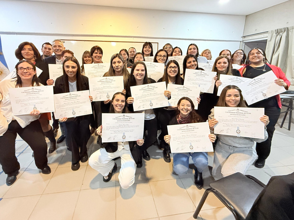 imagen Juraron 26 nuevos egresados de la Facultad de Educación