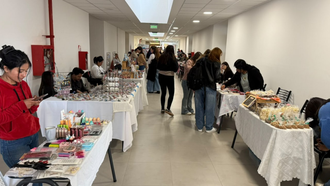 imagen Juegos, cultura y grandes premios: así fue el homenaje de la Facultad de Educación a sus estudiantes
