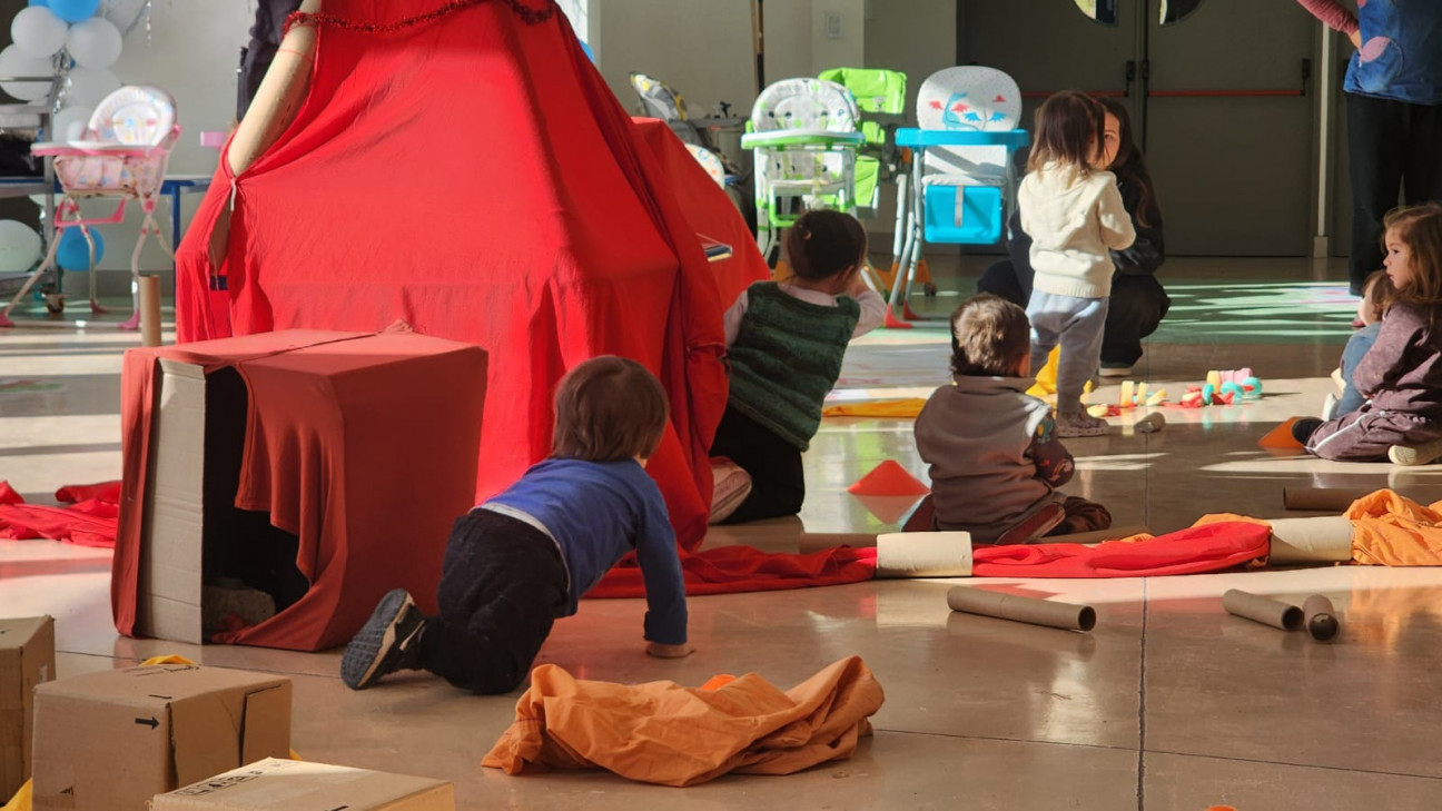 imagen Crearon instalaciones artísticas para niños en la Escuela Vera Arenas y el jardín Caritas Dulces