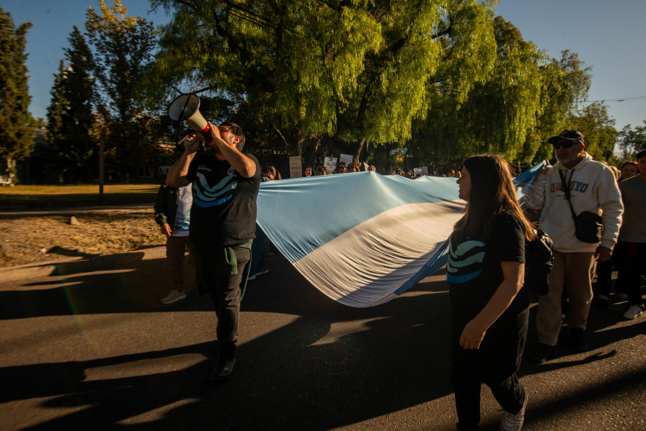 imagen La Facultad de Educación marchó por el financiamiento de las universidades públicas
