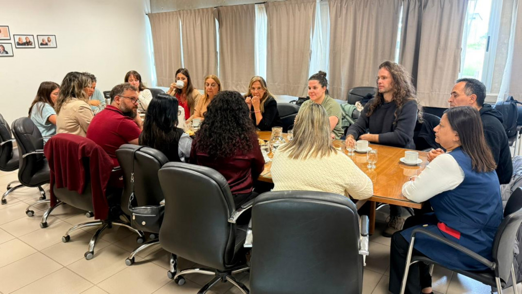 imagen Especialista en Terapia del Lenguaje de Hungría visitó la Facultad de Educación