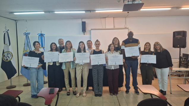 imagen Ocho nuevos egresados juraron en la Facultad de Educación