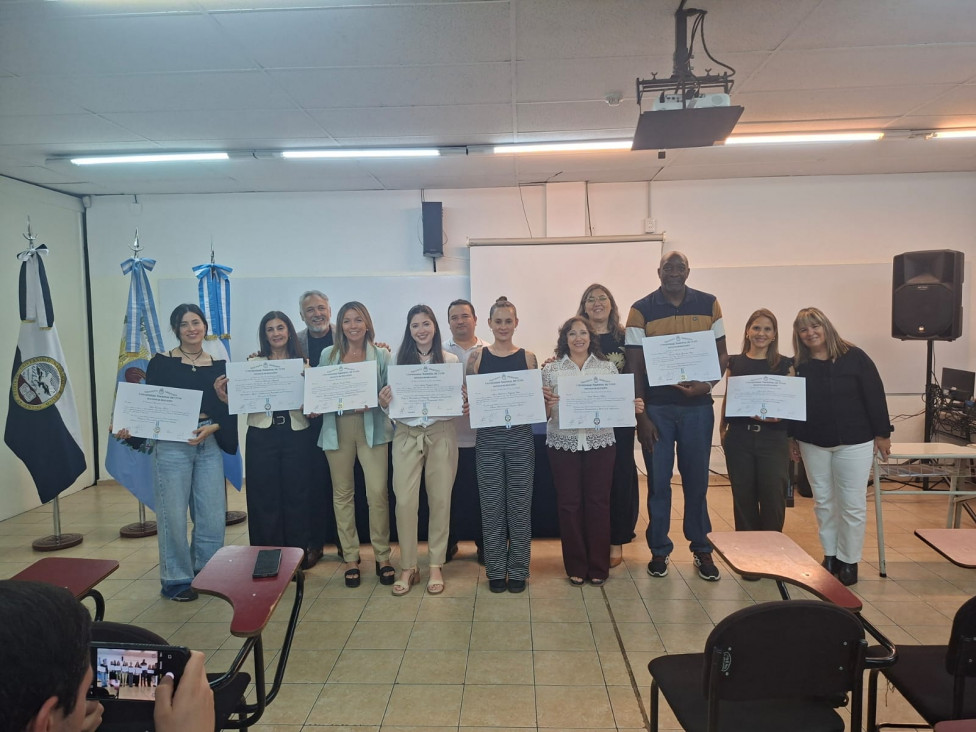 imagen Ocho nuevos egresados juraron en la Facultad de Educación