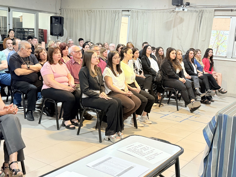 imagen Juraron 25 nuevos egresados de la Facultad de Educación