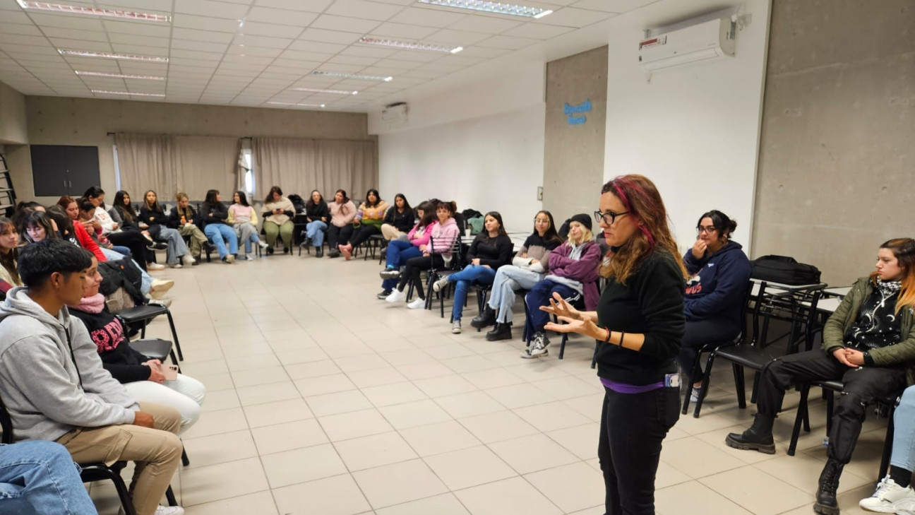 imagen Estudiantes de primer año se formaron en Derechos Humanos