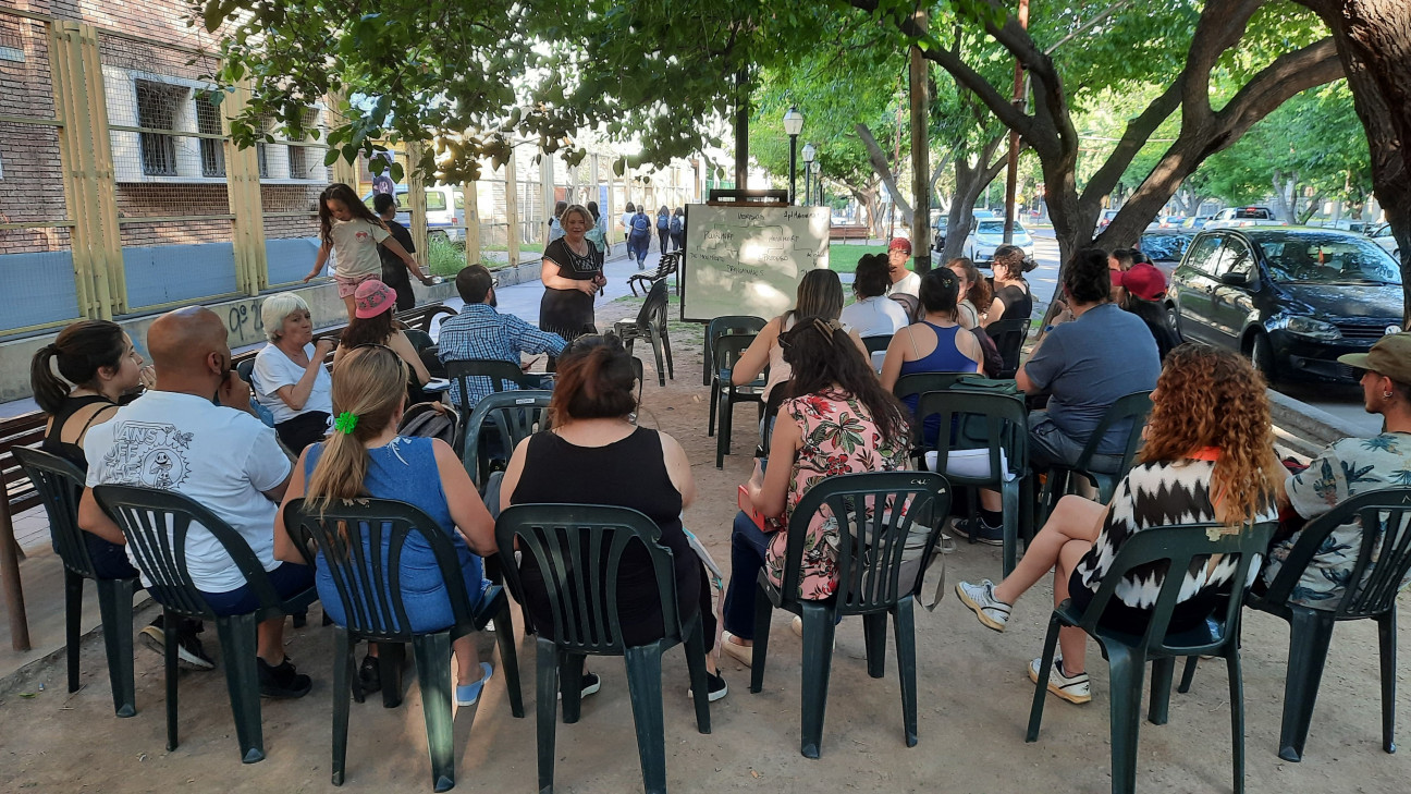 imagen Clases públicas: la Facultad de Educación llevó sus aulas a la vereda