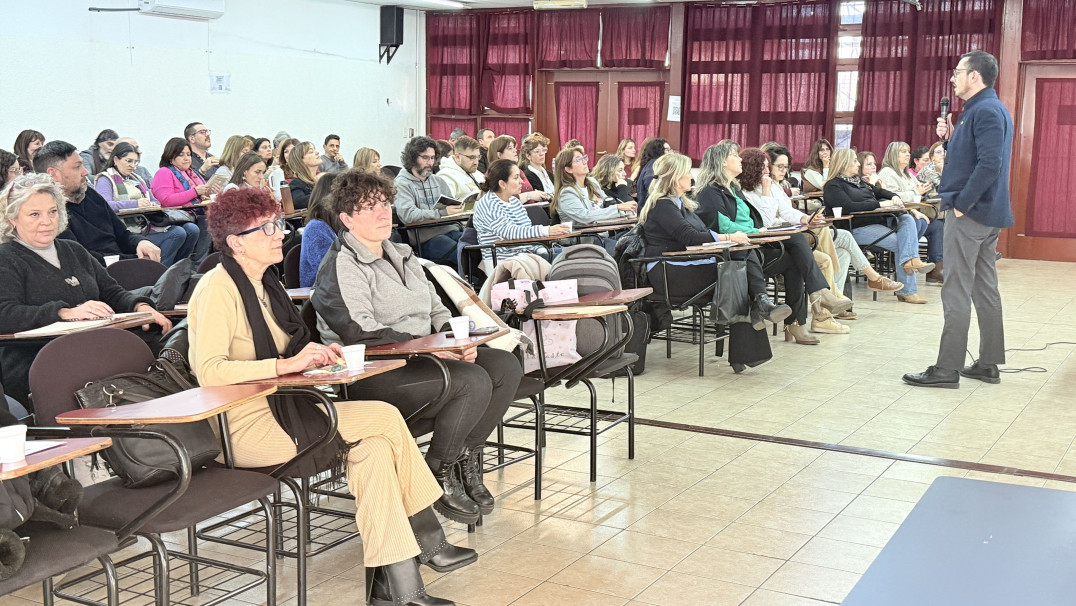 imagen Docentes de la Facultad planifican el segundo cuatrimestre en conjunto