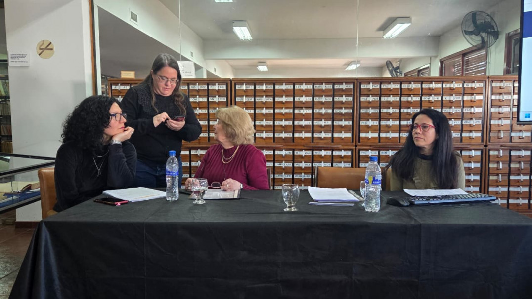 imagen El equipo de la Editorial  de la Facultad de Educación de la UNCuyo disertó en “Tintas de la U – Fiesta del Libro, Edición Centenario”.