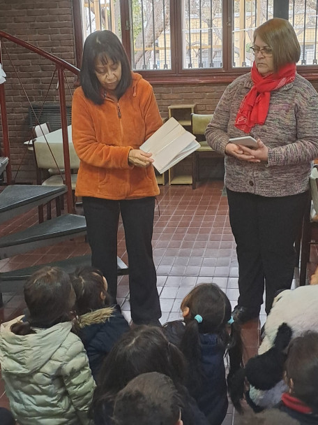 imagen Estudiantes de la Escuela Carmen Vera Arenas visitaron la Biblioteca de la Facultad