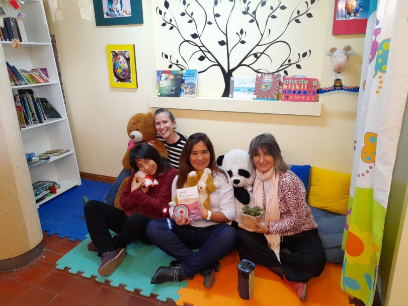 imagen Nombraron "Bajo el árbol de los cuentos" el nuevo rincón infantil de la Biblioteca de Educación