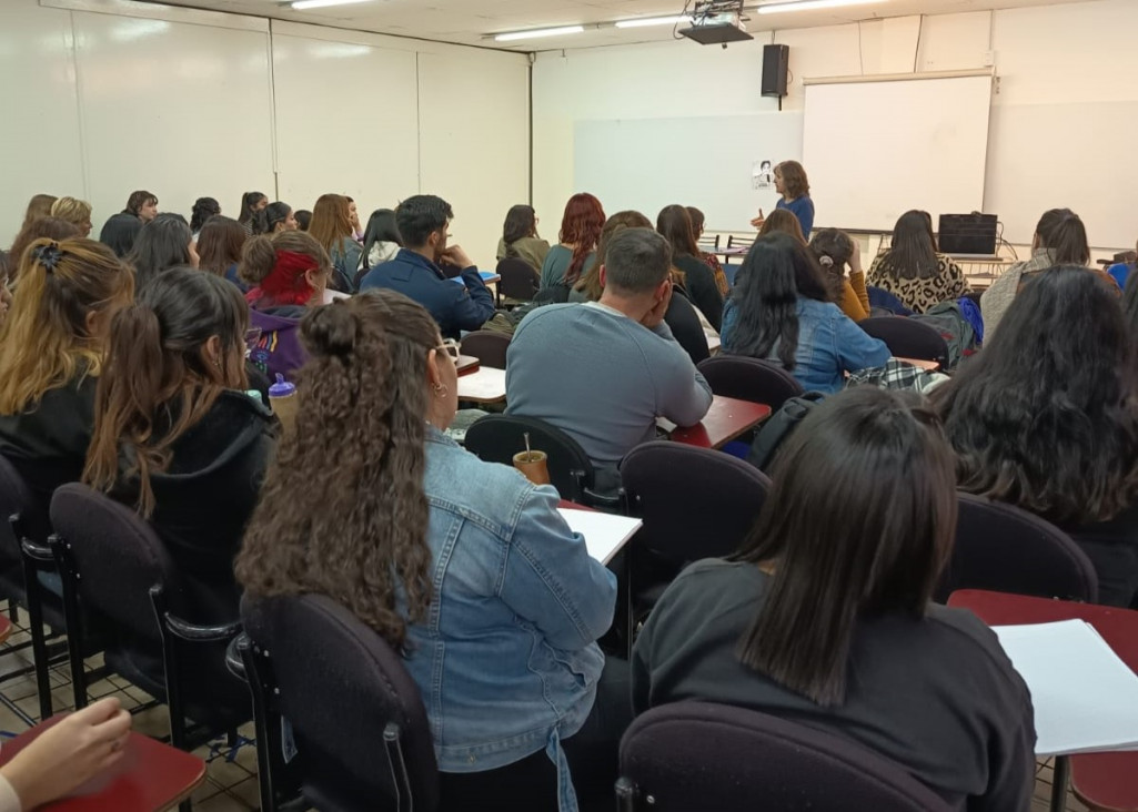imagen Silvia Minoli visitó la Facultad de Educación