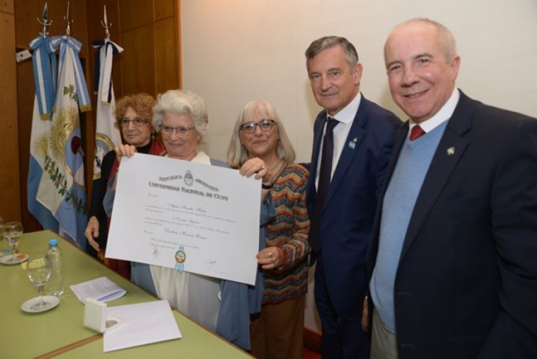 imagen Agnés Szanto es Doctora Honoris Causa de la UNCUYO