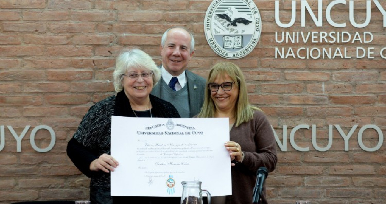 imagen Referente en Estudios del Discurso recibió Honoris Causa de la UNCUYO