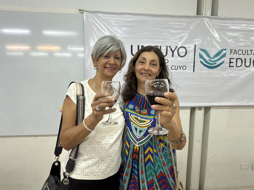 imagen La Facultad de Educación despidió el año con su tradicional brindis