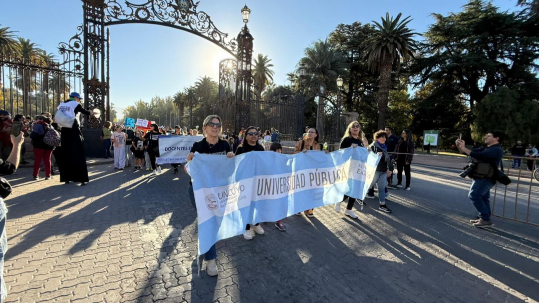 imagen La Facultad de Educación marchó por el financiamiento de las universidades públicas
