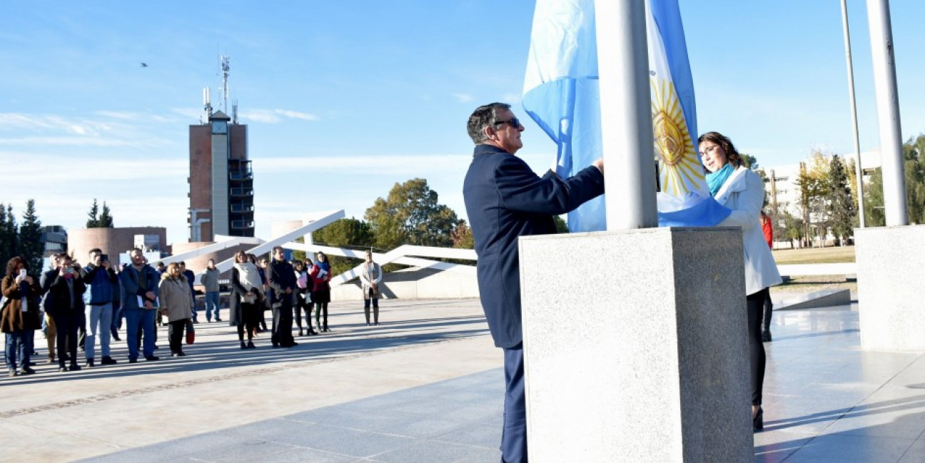 imagen El Día de la Bandera se celebró en la UNCUYO