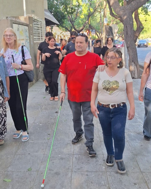 imagen Ofrecieron técnicas de guía vidente al personal de la Facultad