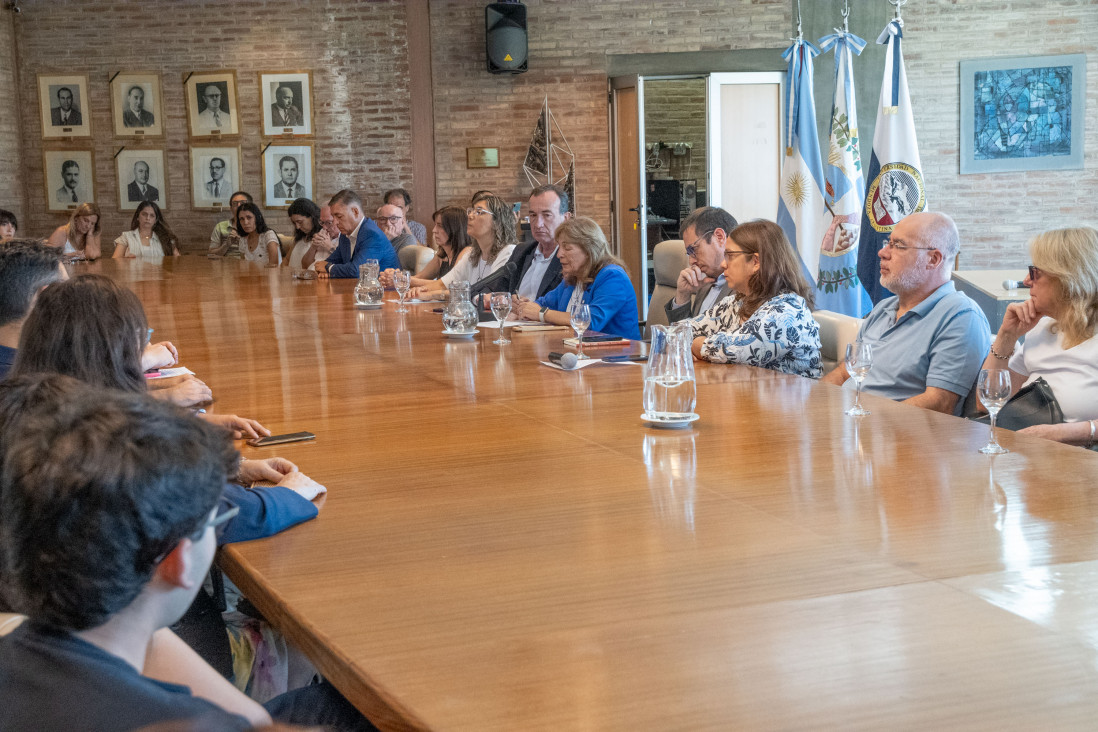 imagen La UNCuyo conmemora la democracia y los derechos humanos