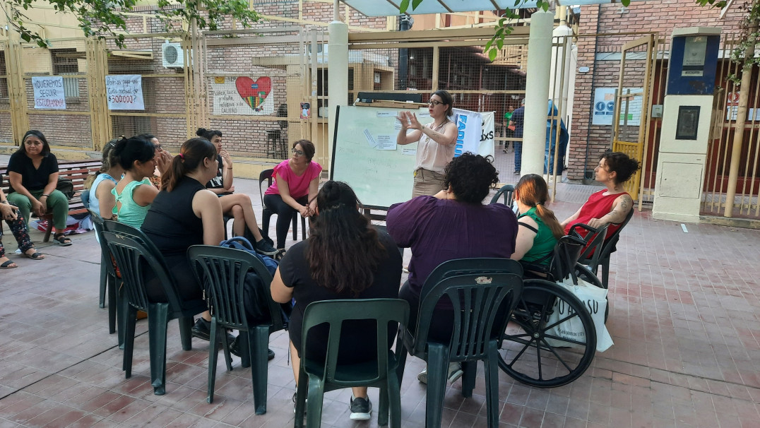 imagen Clases públicas: la Facultad de Educación llevó sus aulas a la vereda