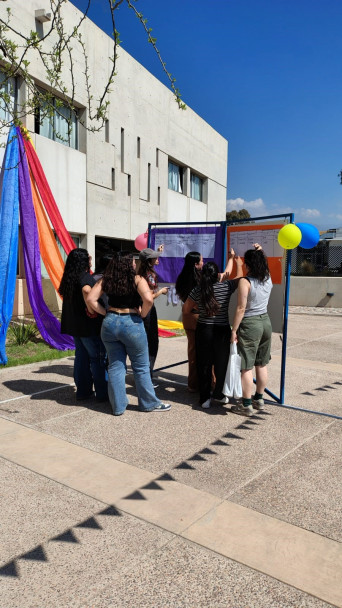 imagen Estudiantes celebraron su día con música, juegos y sorteos