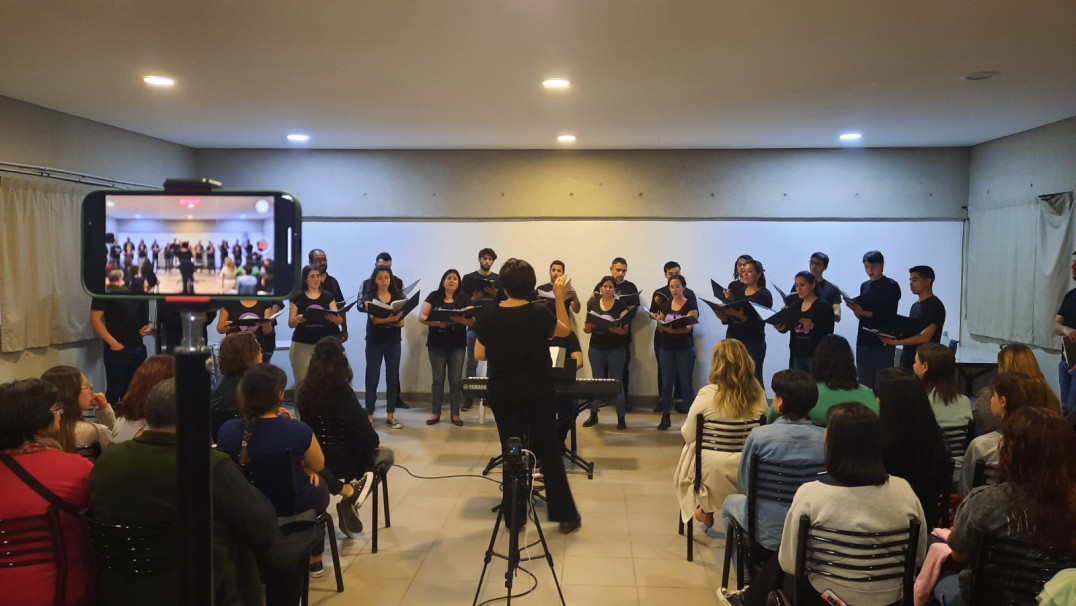 imagen El Coro Universitario de Mendoza actuó en la Facultad de Educación