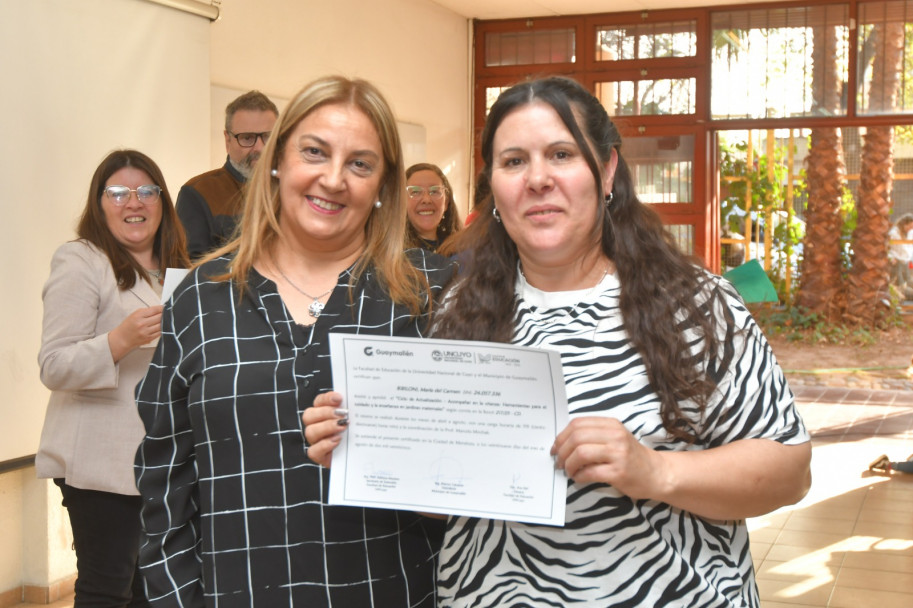 imagen Treinta y siete auxiliares de jardines de Guaymallén se capacitaron en la Facultad de Educación
