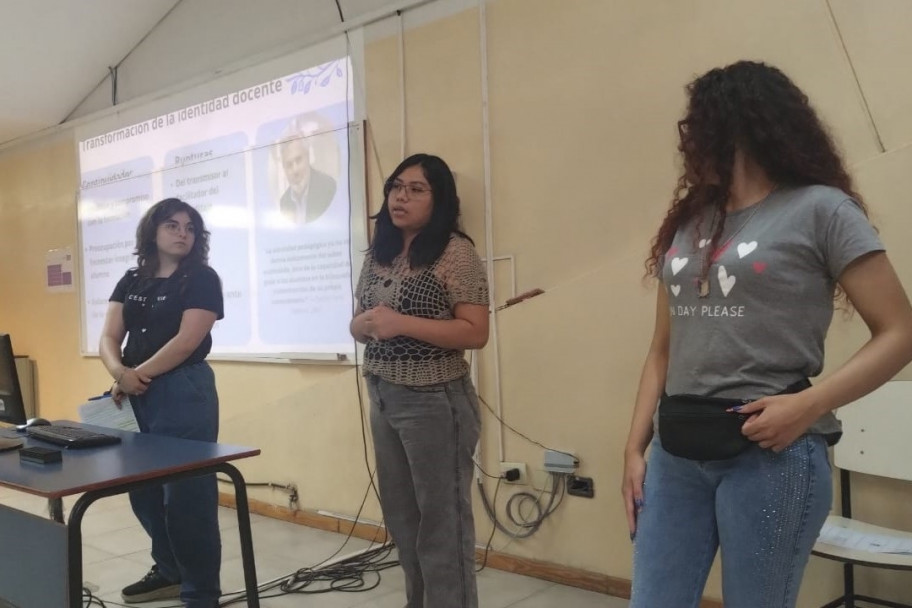 imagen Cuando la oralidad se convierte en conocimiento: estudiantes de "Lectura y Escritura en la Universidad" mostraron sus presentaciones académicas innovadoras