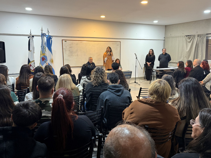 imagen Juraron 21 egresados de la Facultad de Educación
