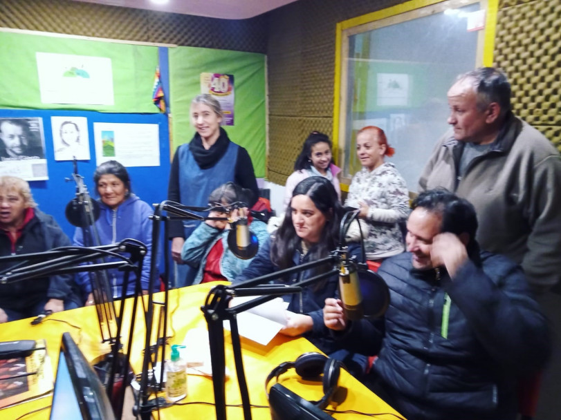imagen Prácticas Sociales Educativas de la FED: niñes y adultes transmitieron noticias por la Radio Cuyum