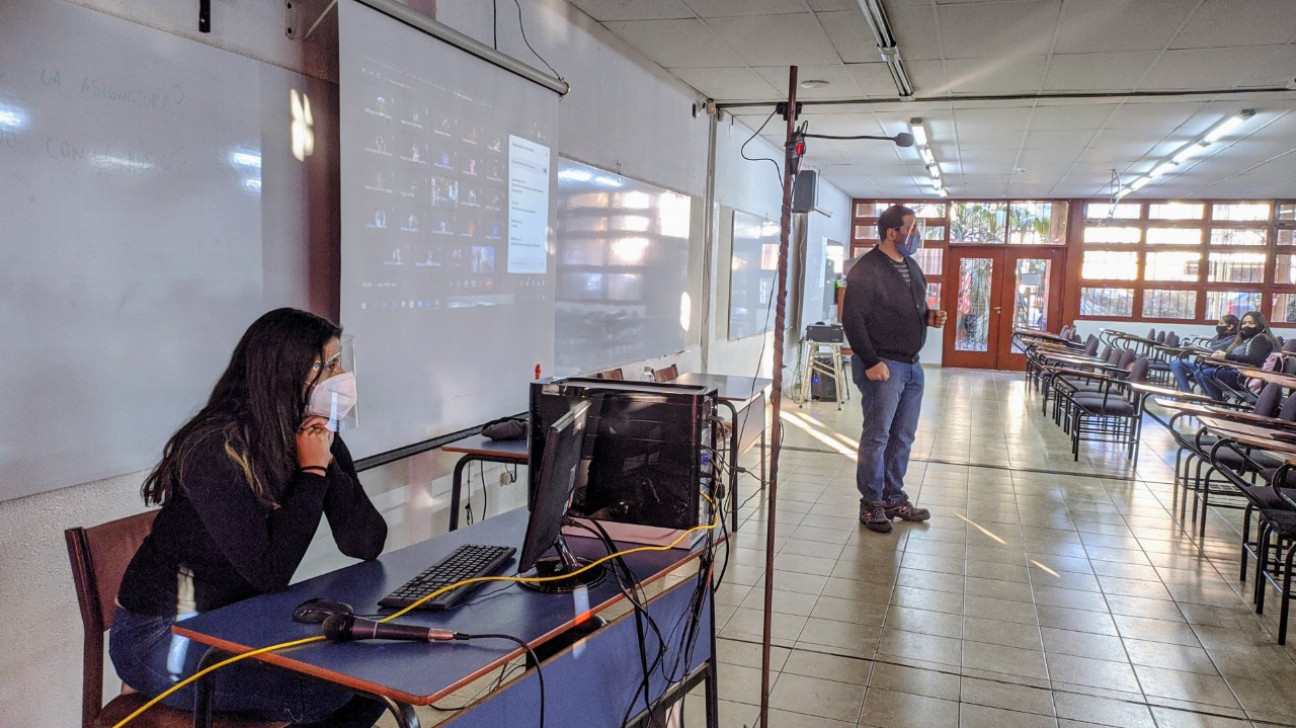 imagen La Facultad de Educación desarrolló su primera clase bimodal simultánea