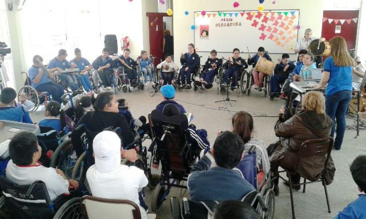 imagen El Coro "Voces Azules" visita la Facultad de Educación