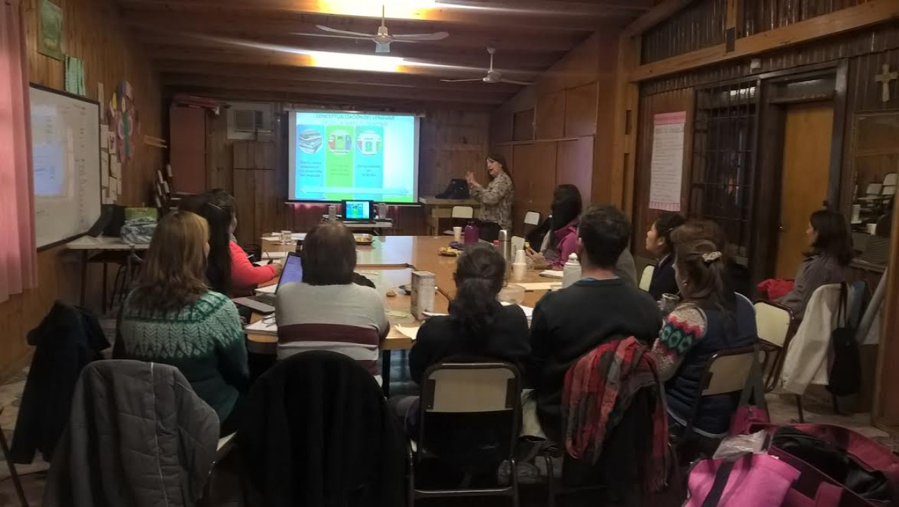 imagen Capacitan a directivos y docentes de Centro Educativo mediante Proyecto de Extensión