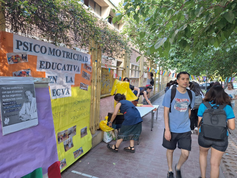 imagen La Facultad de Educación celebró la Noche de las Universidades con muestras, un taller y cine debate 