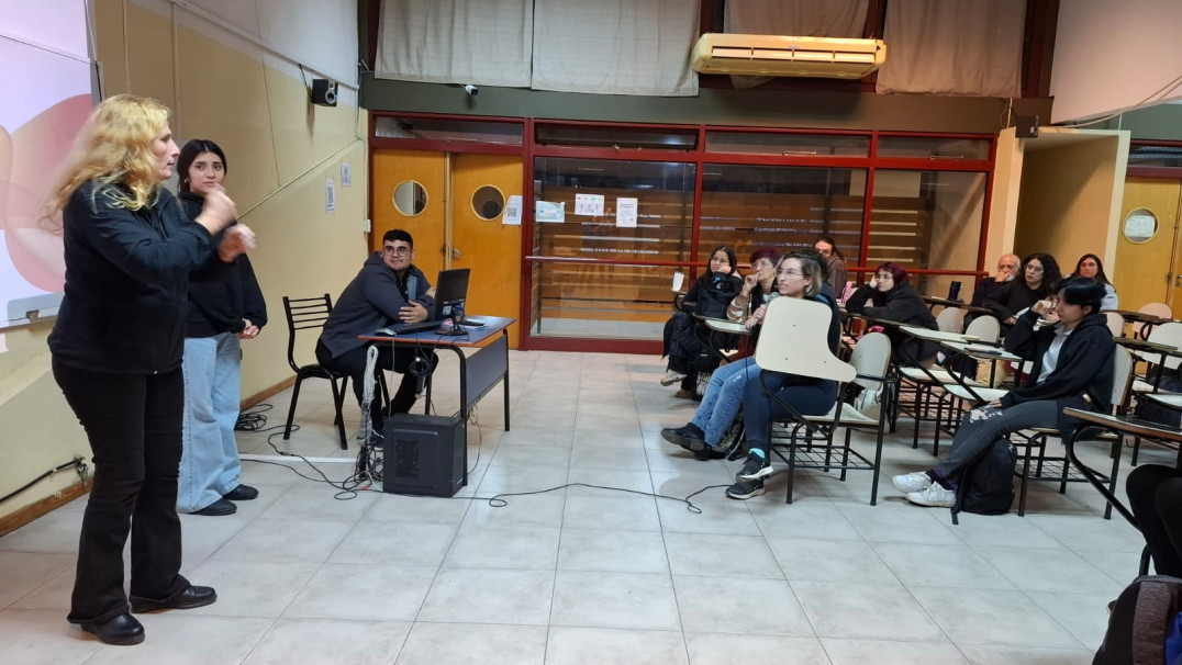 imagen Debatieron sobre la película "Sorda"