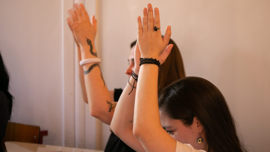 imagen Llaman a concurso de Ayudante de Primera en "Evolución histórica de las comunidades sordas"