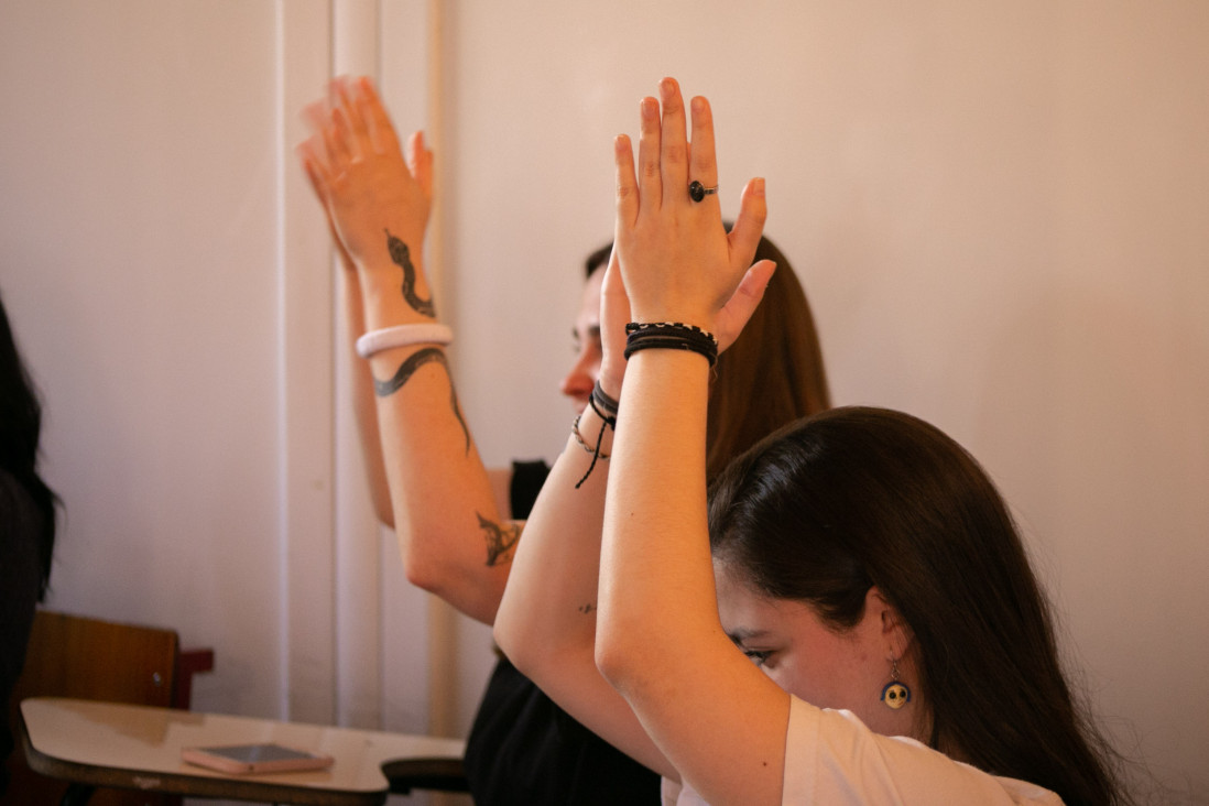 imagen Llaman a concurso de Ayudante de Primera en "Evolución histórica de las comunidades sordas"