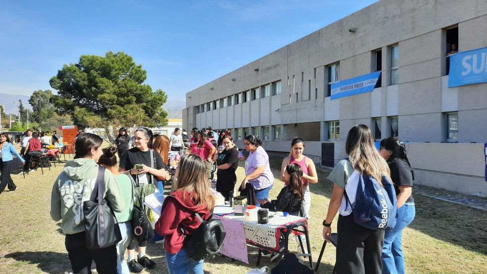 imagen Estudiantes celebraron su día con música, juegos y sorteos